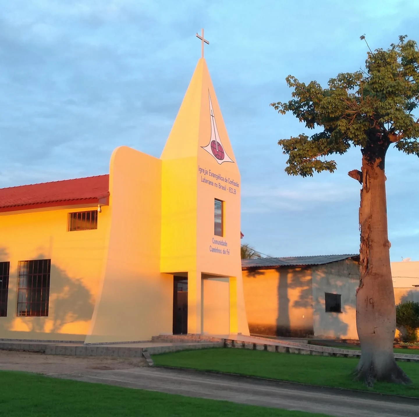 Participación del obispo en el 33° sínodo en Brasil